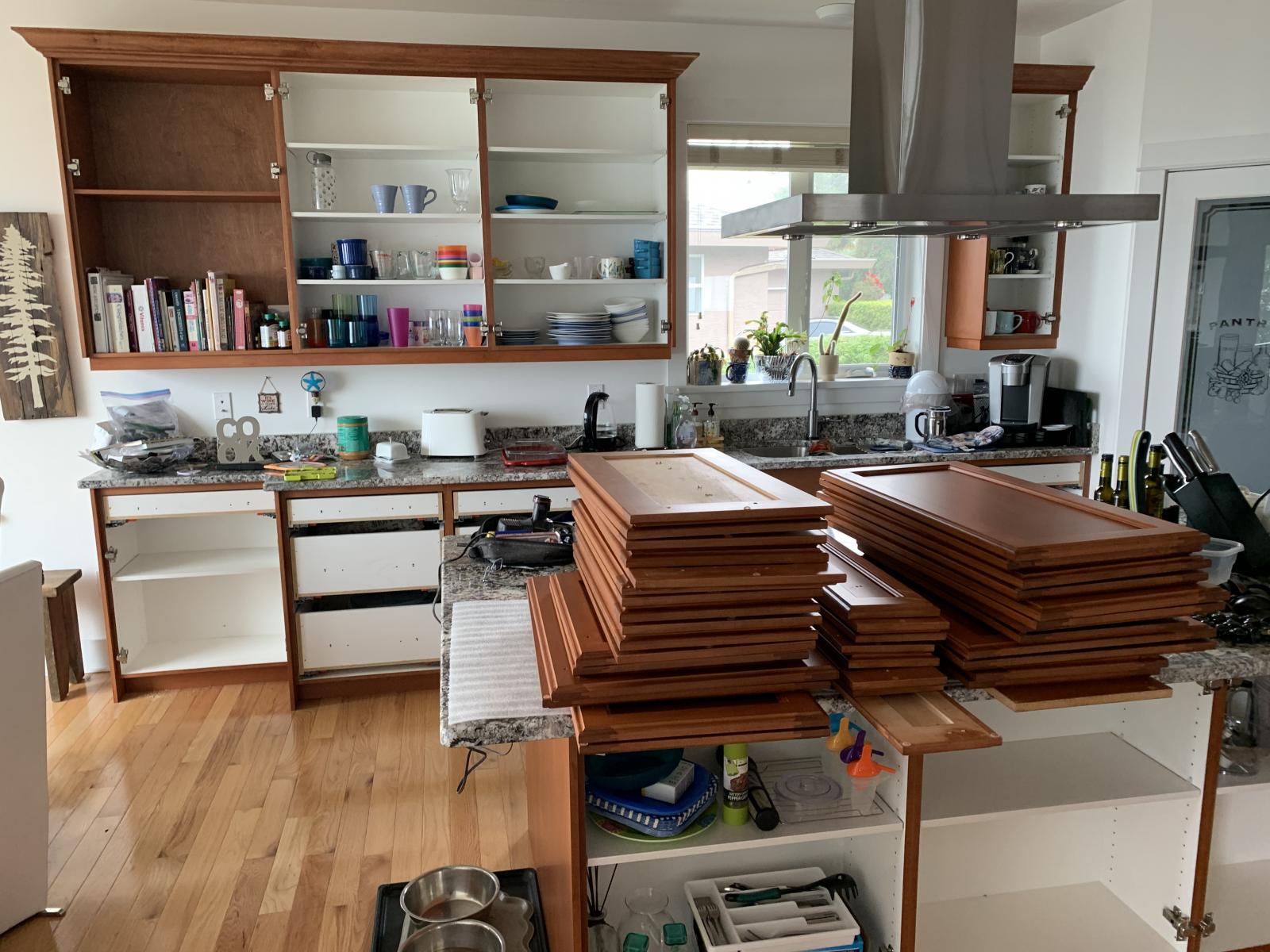 Disassembling kitchen cabinets 