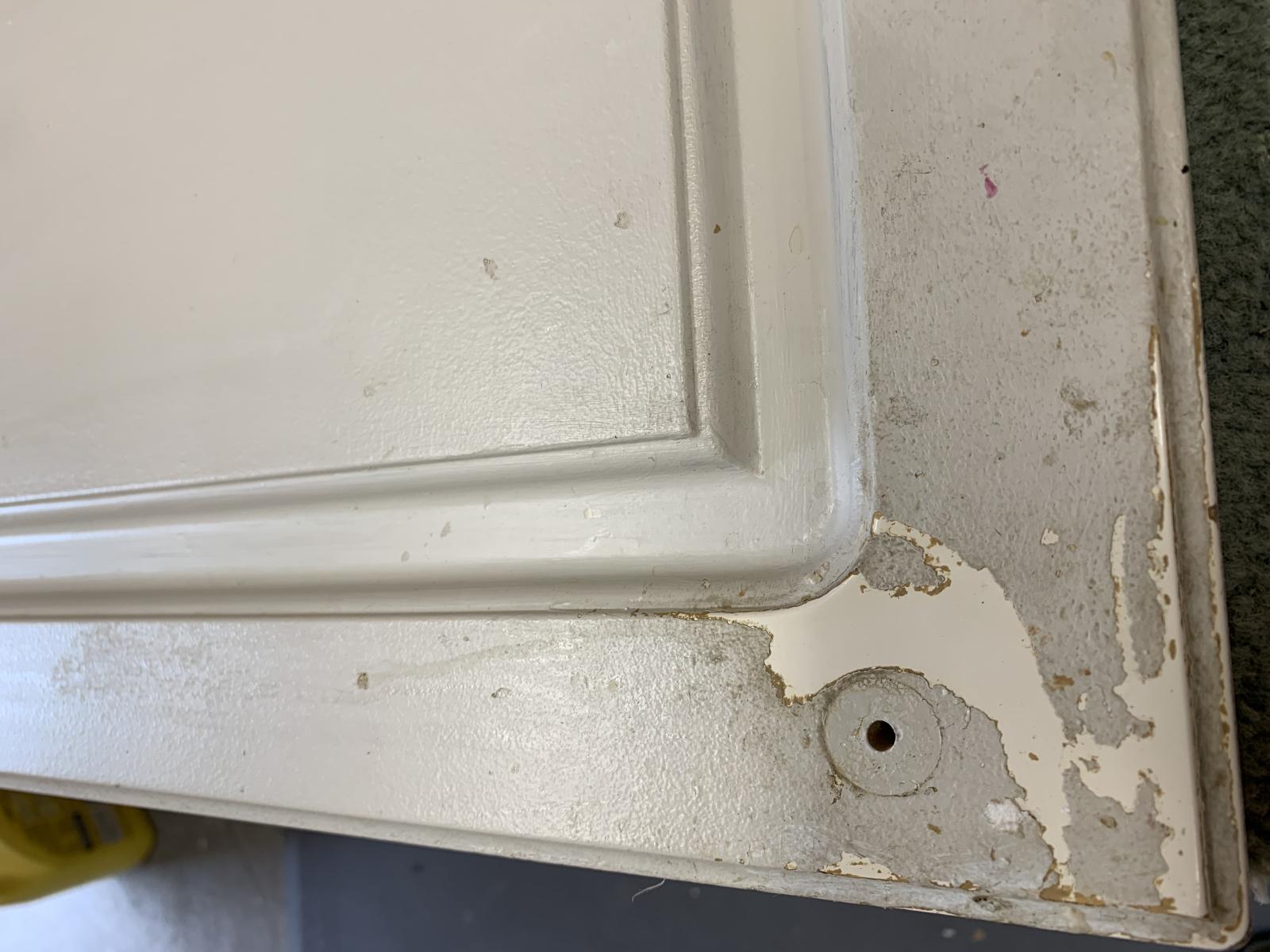 Bad kitchen cabinet painting